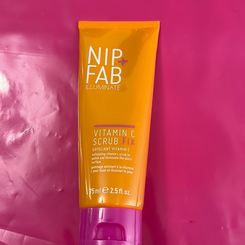 Nip+Fab vitamin C scrub fix NEW